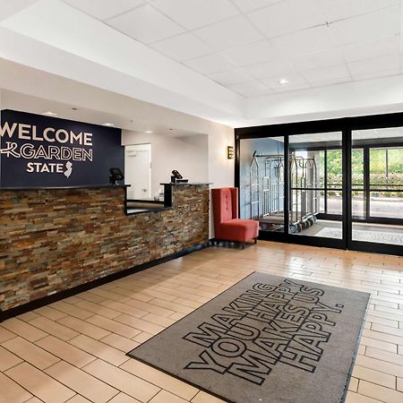 Hampton Inn Pennsville Exterior photo